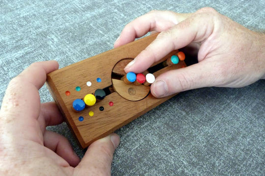 Farbspiel Sicherheitscode - ein Holz-Knobelspiel