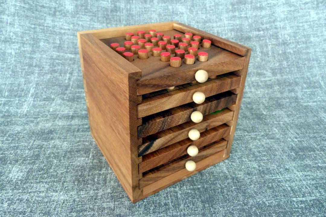 Spielen mit Stil: Elegante Holz-Brettspiele von Dame bis Reversi
