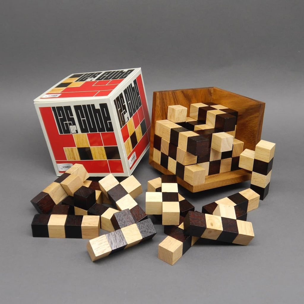 125er Cube Denkspiel aus Holz mit verschachtelten Würfeln und passender Verpackung.