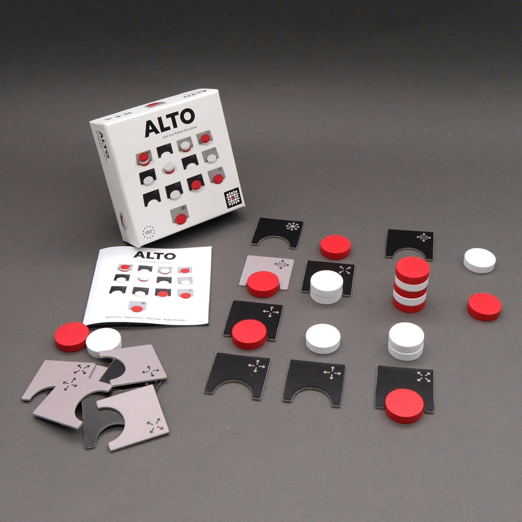 Denkspiel ALTO mit Spielschachtel, Anleitung, Spielplatten und roten sowie weißen Holzspielsteinen.