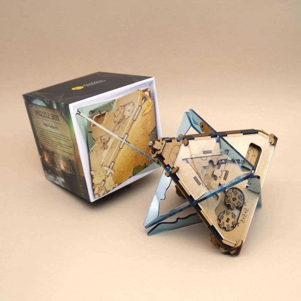 Rätselbox Anti-Gravity als Knobelspiel: hölzerne, sternförmige Konstruktion mit Mechaniken; anspruchsvolles Geduldsspiel für Erwachsene.