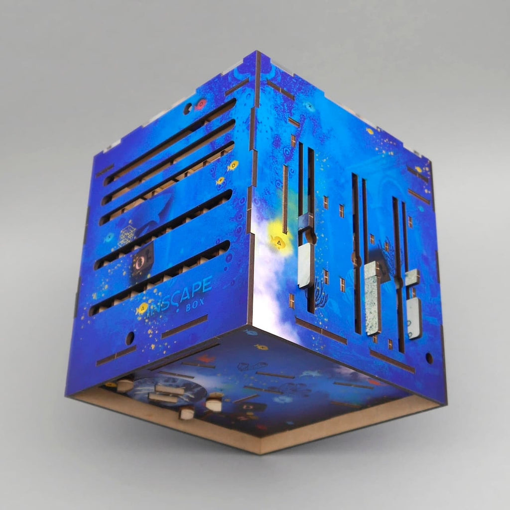 Blauer Atlantis Labyrinth Rätselwürfel aus Holz mit Schiebern und Slots – detailreiches Unterwasserdesign, Escapespiel.