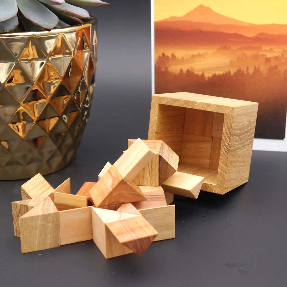 3/4 CUBE - hochwertiges Denkspiel aus 8 unkonventionell geformten Holzteilen