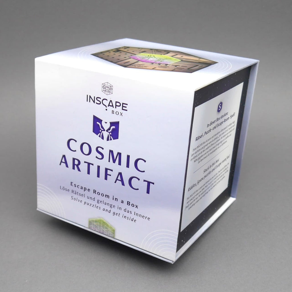 Cosmic Artifact als Geschenkidee: weiß-lila Verpackung der Escape-Room-Box, Vorderseite mit Produktinfos sichtbar.