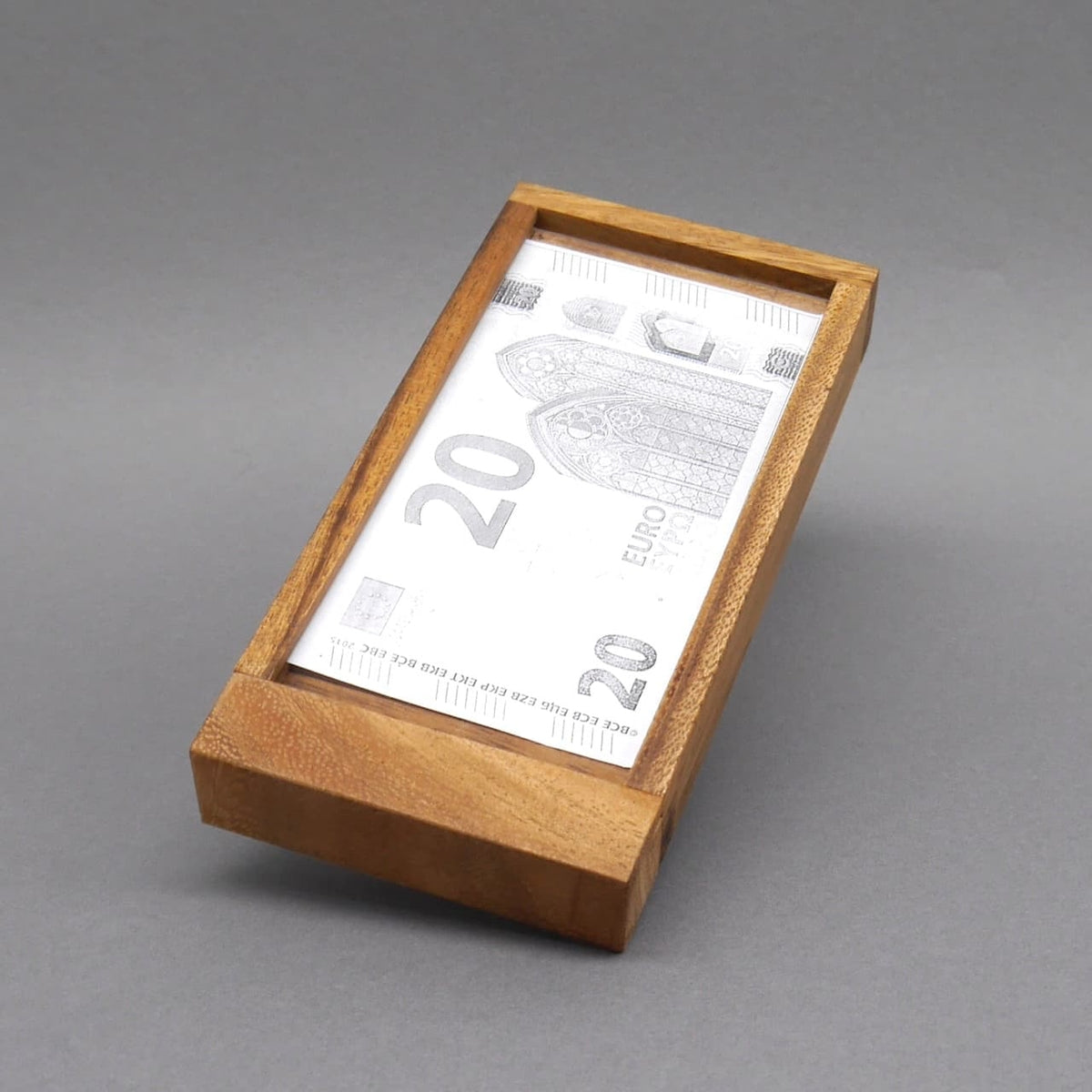 Geldgeschenkbox aus Holz mit 20-Euro-Schein unter Glas, als originelle Geschenkverpackung oder Gutscheinverpackung.
