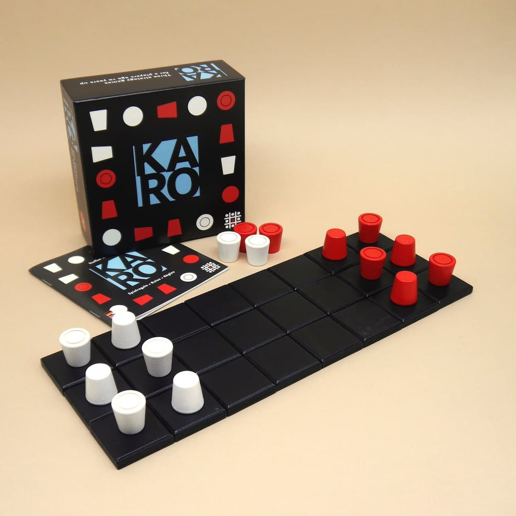 Das KARO Gesellschaftsspiel mit Spielbrett, roten und weißen Spielsteinen und auffälligem Verpackungsdesign.