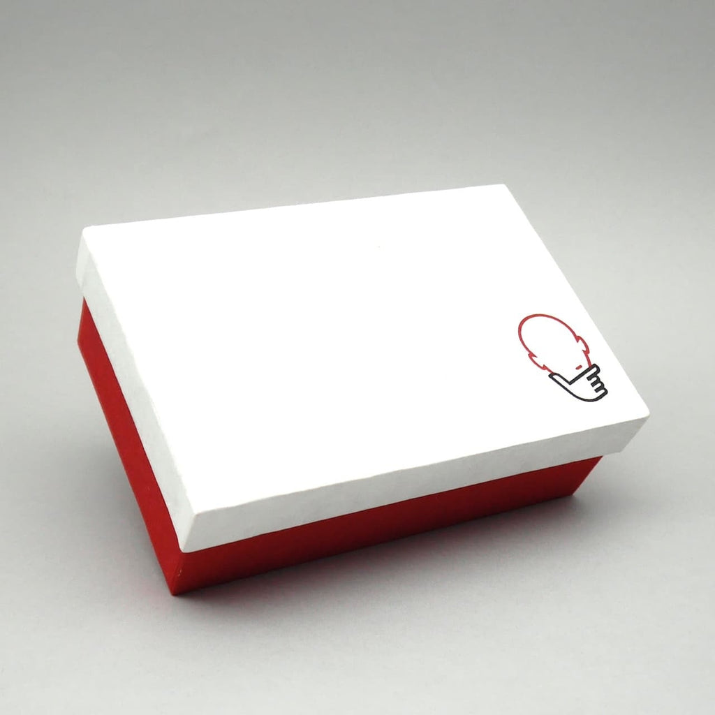 Logikspiele-Set mit mehreren Holzpuzzle in roter Geschenkbox – perfekte Denkspiele als Geschenk aus Holz.