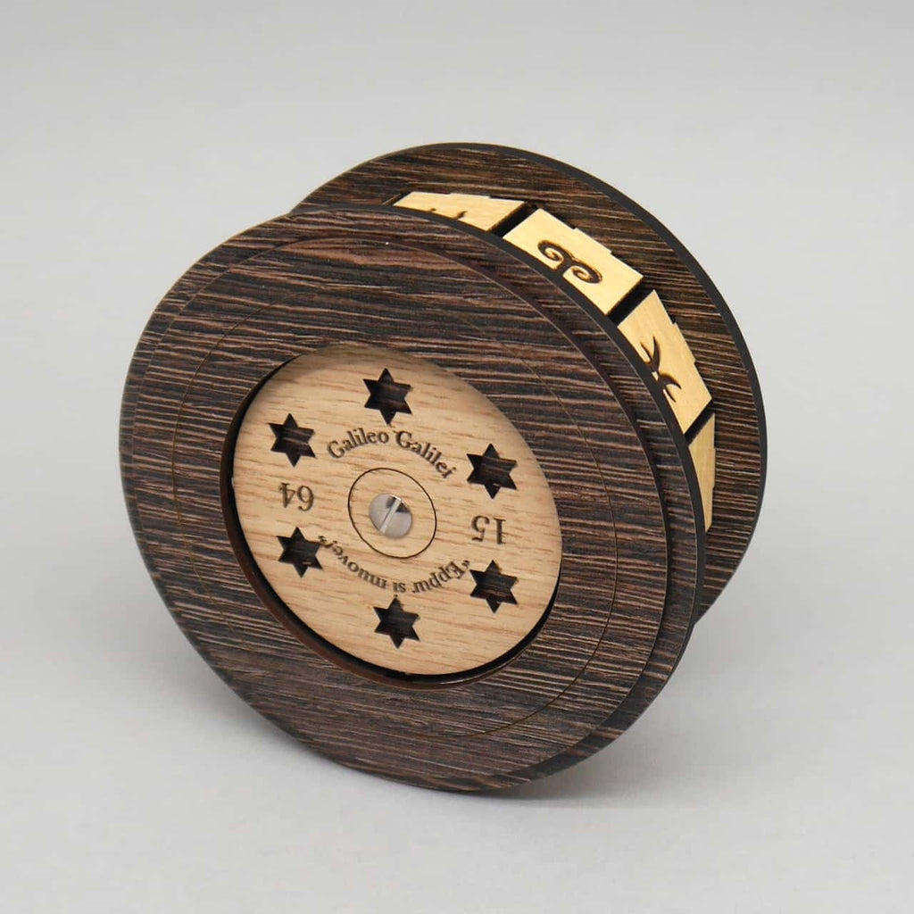 Die Medici Box als kniffliges Holz-Knobelspiel mit verborgenem Verschlussmechanismus, der Logik und Geschick erfordert.