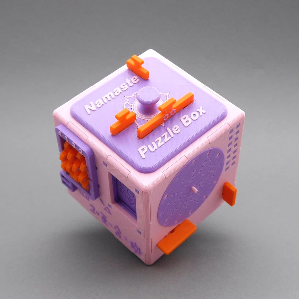 Namaste Puzzle Box, 3D-Druck-Puzzle aus PLA: detailreicher Würfel mit orangefarbenen Bedienelementen.