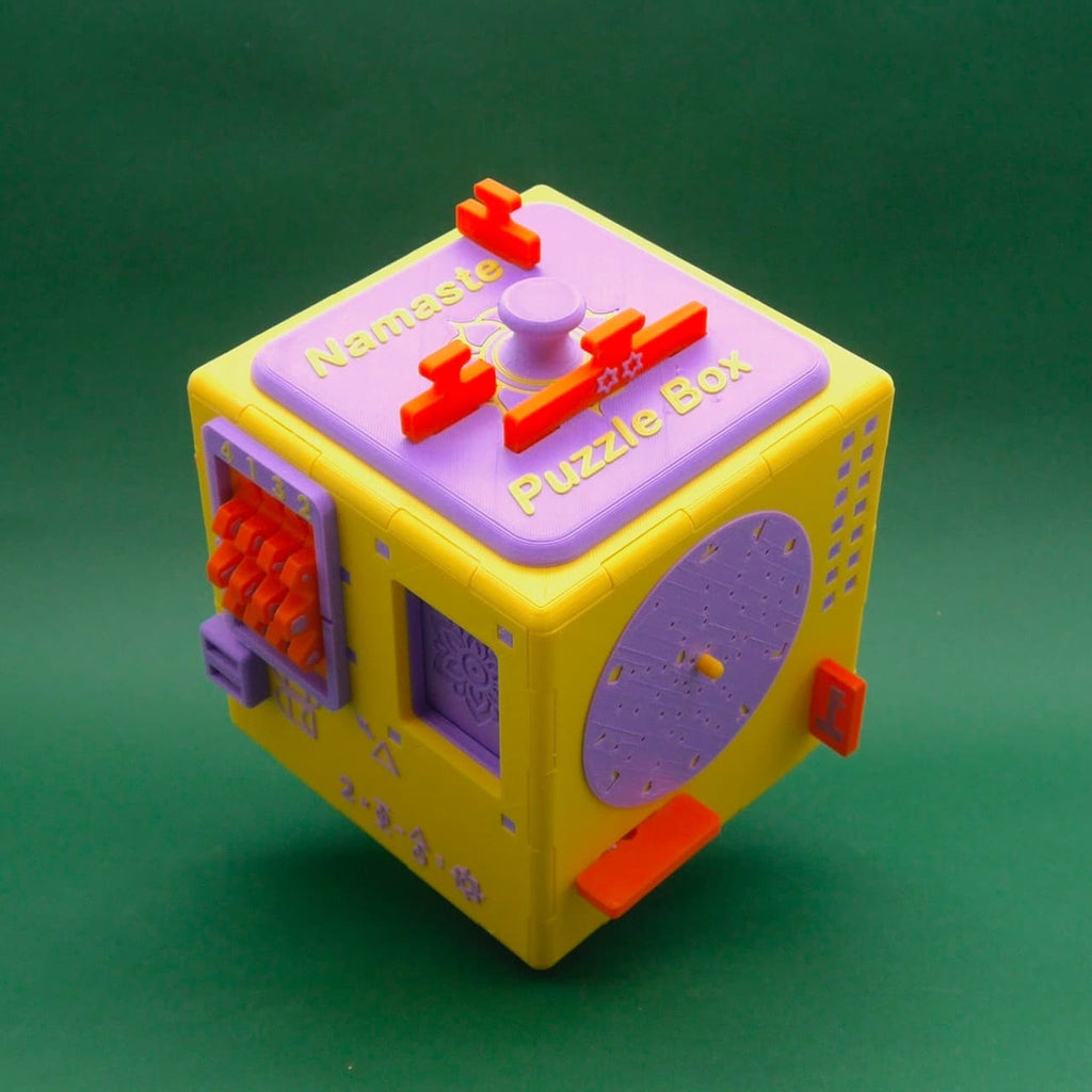 Bunte Namaste Puzzle Box – Geduldsspiel mit Hebeln, Rätselrädern und Zahlenwalzen; robustes Lernspielzeug für Knobelfans.
