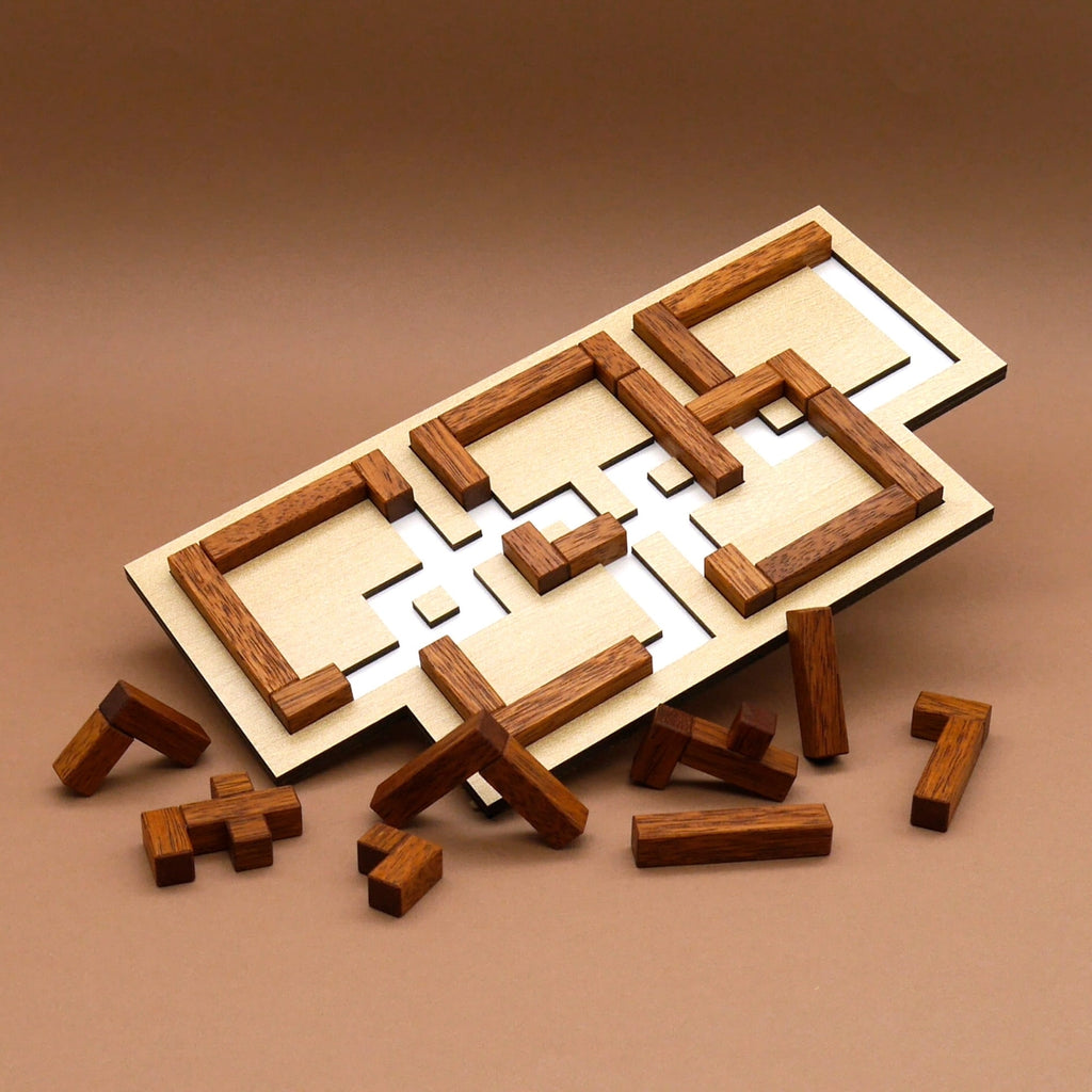 Olympic Squares Packing Puzzle aus Holz, die zu einem anspruchsvollen Denkspiel zusammengesetzt werden.