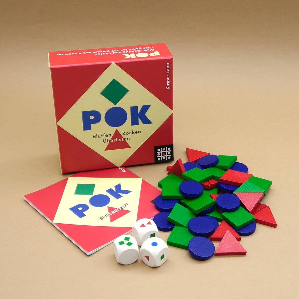 POK Bluffspiel als kompaktes Pokerspiel mit Box, Anleitung, Würfeln und bunten Holzformen wie Kreisen, Quadraten und Dreiecken