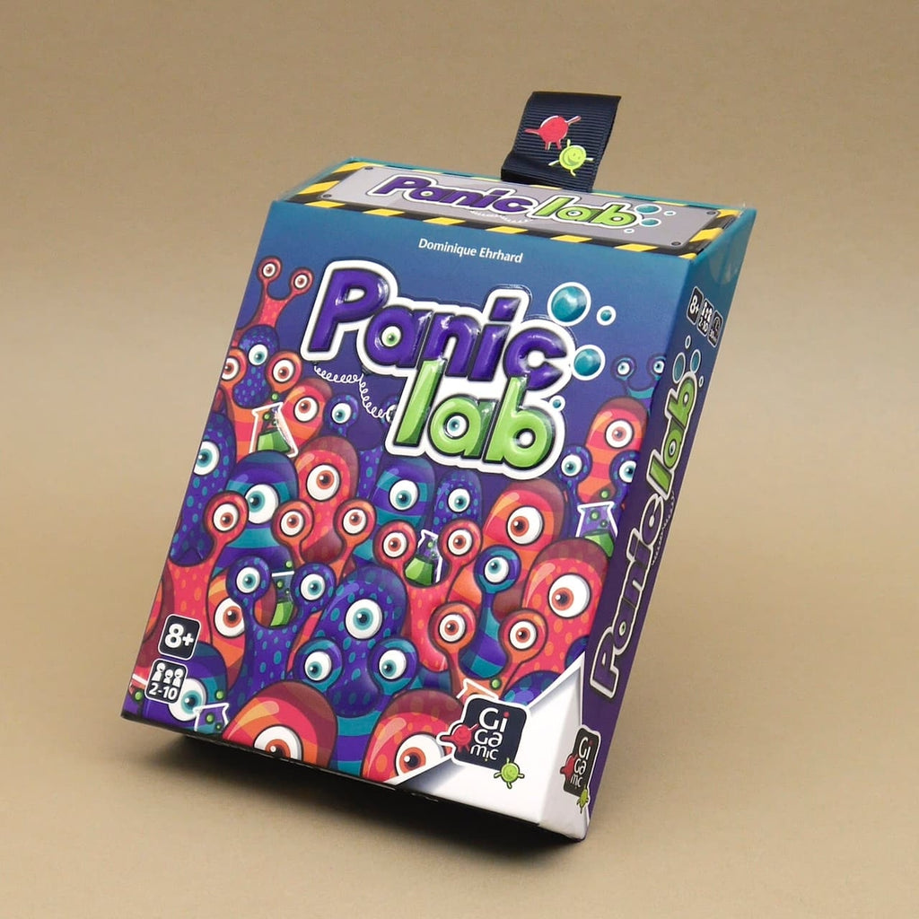 Schräg stehende Panic Lab Box mit vielen bunten Augen-Monstern; ideales Legespiel für unterwegs und Kinder ab 8.
