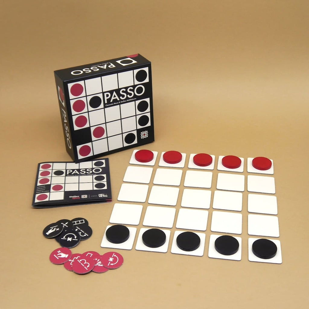 Das Strategiespiel „Passo“ aufgebaut mit Spielmaterialien aus Holz – ein kreatives Legespiel mit klarer Struktur.