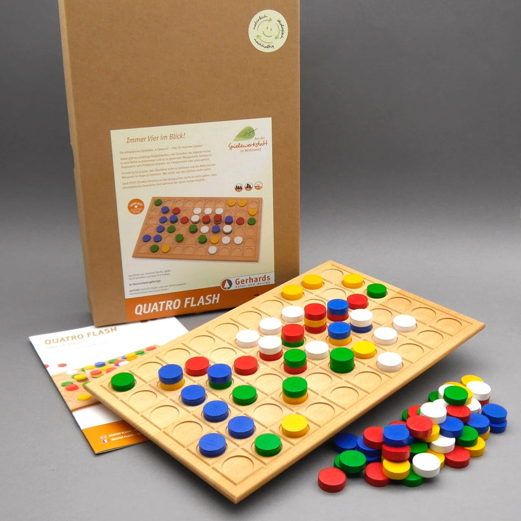 Holz-Brettspiel Quatro Flash mit Spielbrett, bunten Holzsteinen und Schachtel im Hintergrund, ideal für Vier-gewinnt-Varianten.