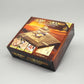 Verpackung und Bauteile eines ägyptisch inspirierten Holzpuzzles in Pyramidenform als spannendes Spiel.