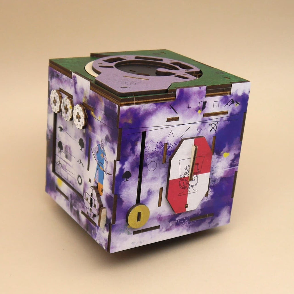 Nahaufnahme des Stonehenges-Legacy-Puzzlewürfels; ideal zum Knobeln als Geschenk und Escapespiel mit Zahnrädern, Symbolen und Drehscheibe.