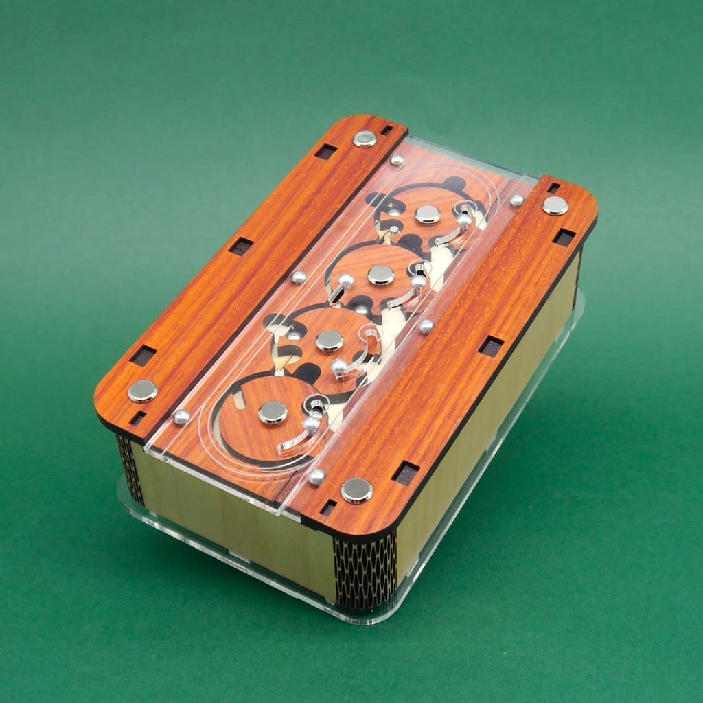 Holzbox als kreative Verpackung für Geschenke mit schlichtem Design.