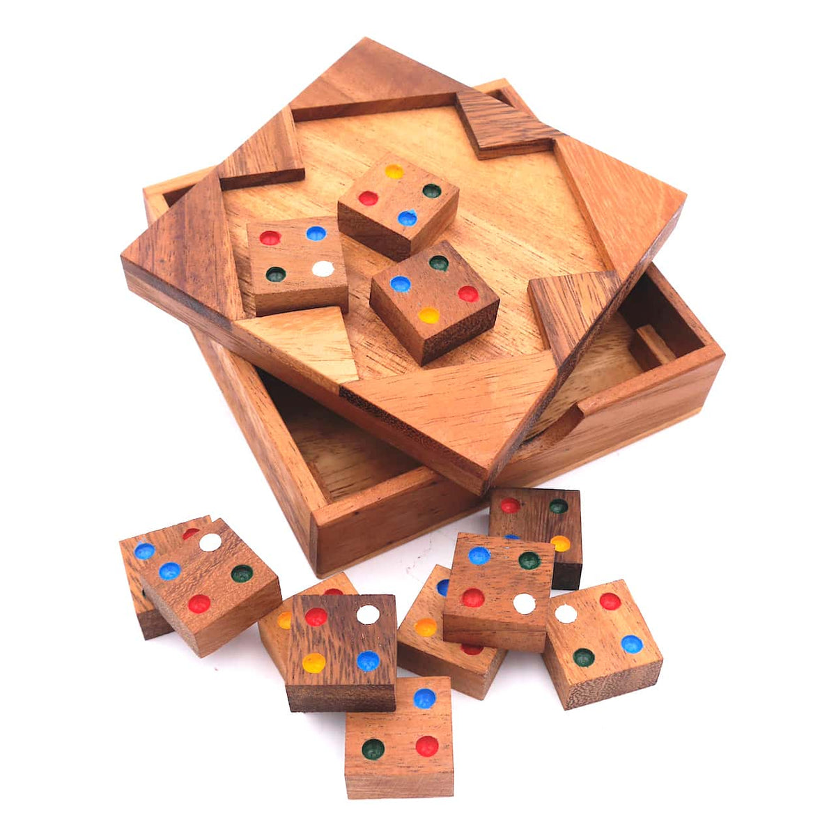 Knobelspiel mit Holzbox und 12 Teilen, die um die Holzbox drumherum liegen.