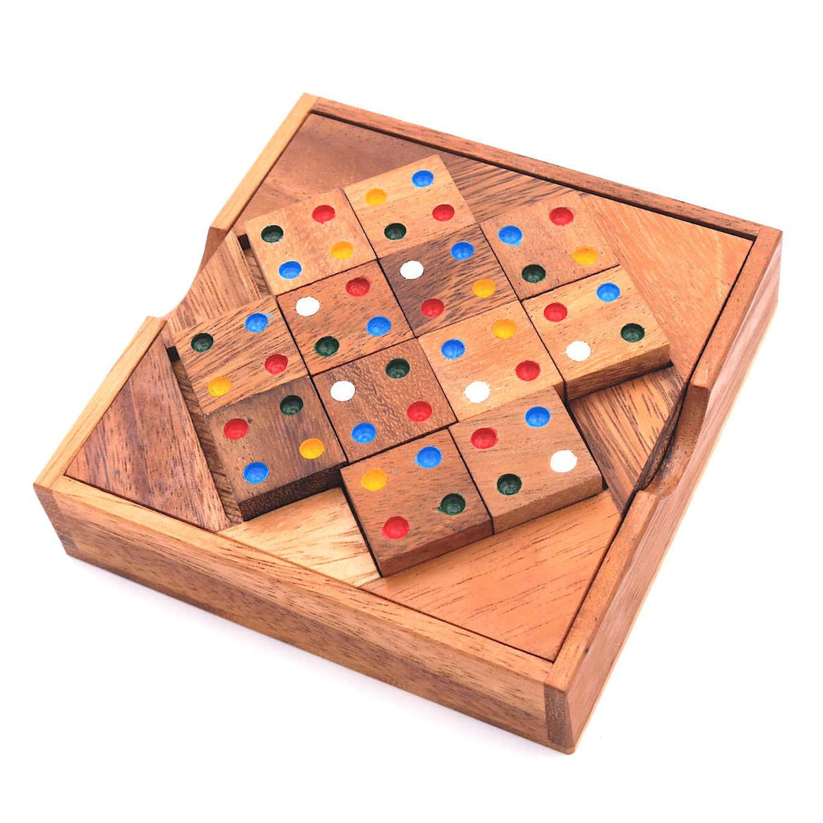 Denkspiel aus Holz mit 12 Holzteilen mit Farbpunkten und einer Holzbox mit Deckel.
