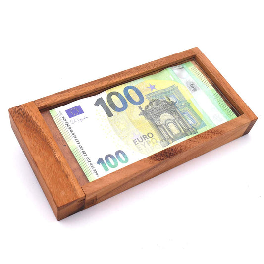 Geldgeschenkverpackung aus Holz als Knobelspiel mit einem Geldschein.