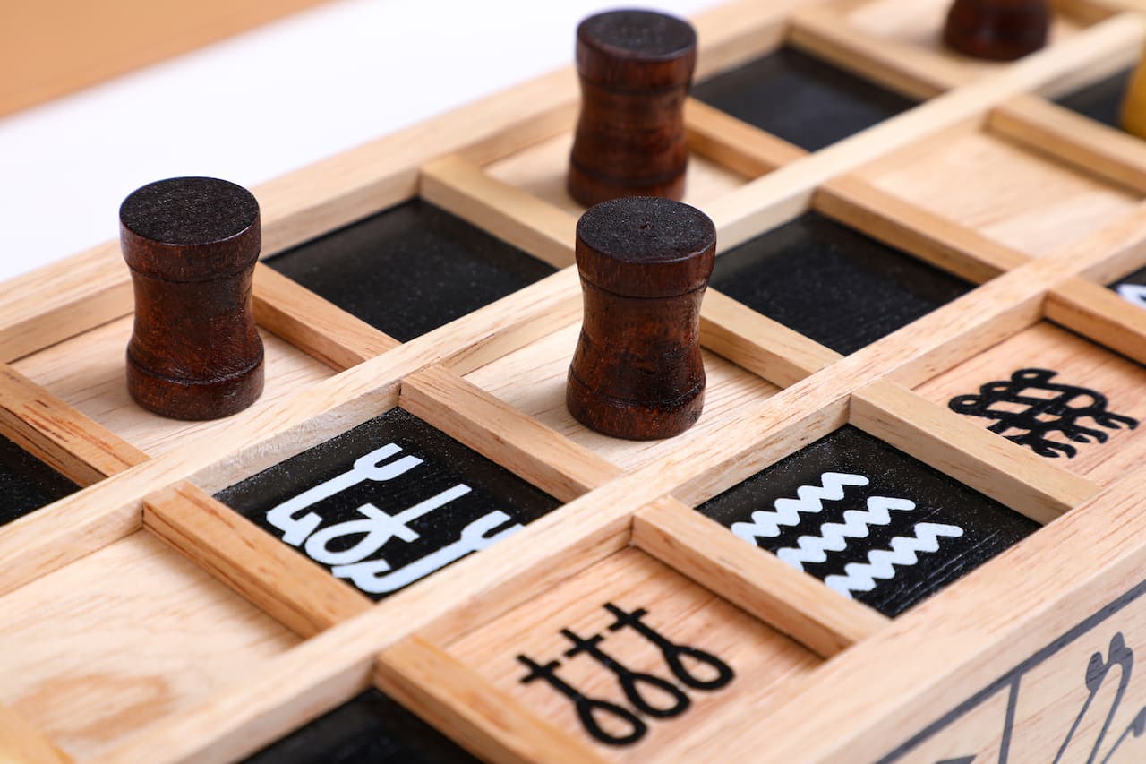 brettspiel-gesellschaftspiel-backgammon