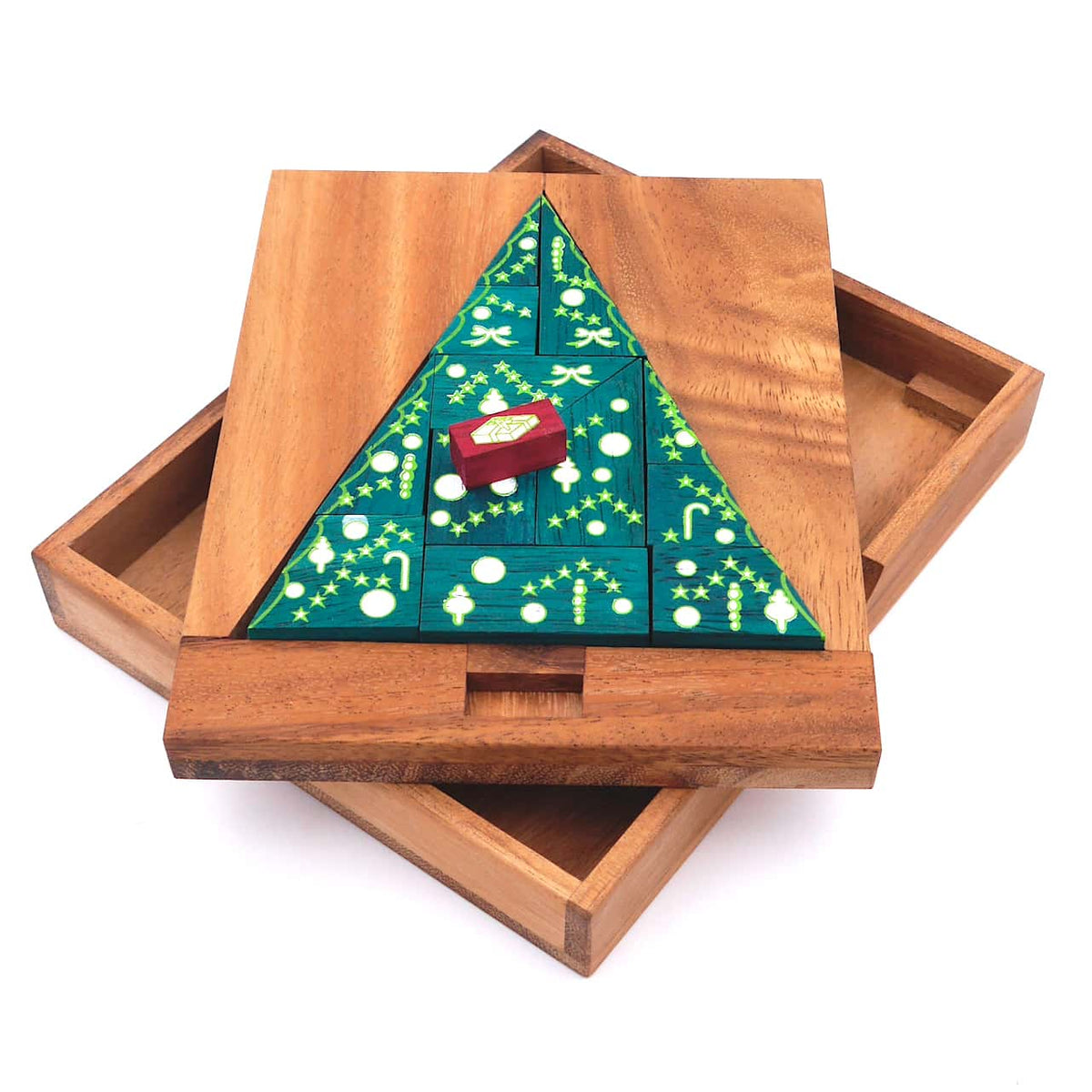Ein farbenfrohes Denkspiel mit verschiedenen geometrischen Formen, die zu einem Weihnachtsbaum zusammengefügt sind.