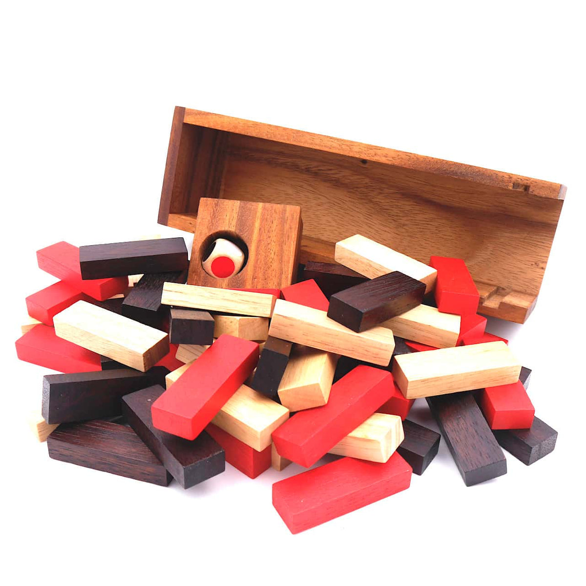 Ein Stapelspiel mit Holzblöcken, bei dem die Holzsteine durcheinander vor der Holzbox liegen.